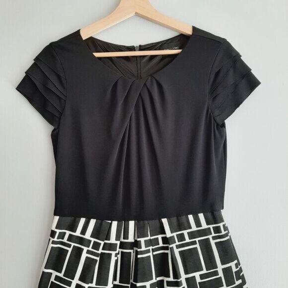 MAX & CLEO / Mixed Media Defined Waist Dress w/ Pockets Geometric Pattern B&W 8 - Picture 3 of 15